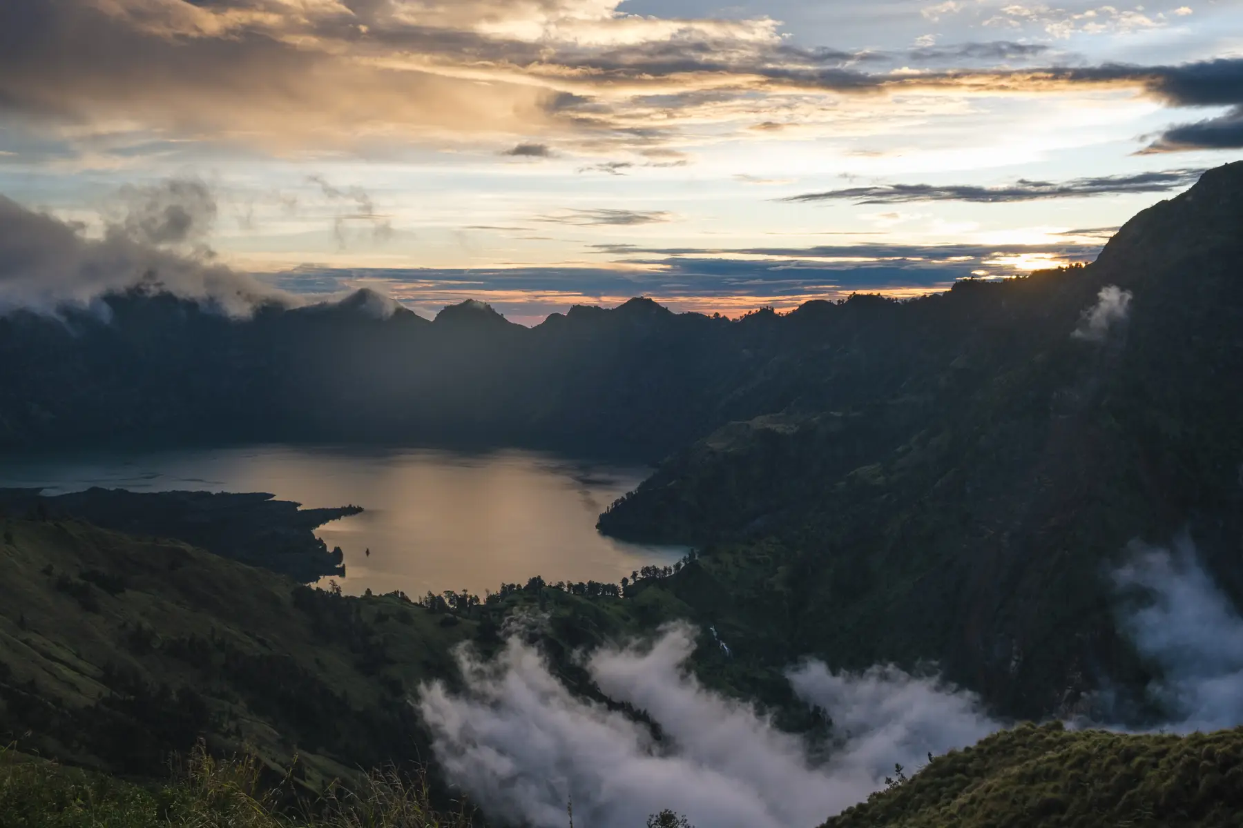 Volcanoes in Indonesia, photograph 7