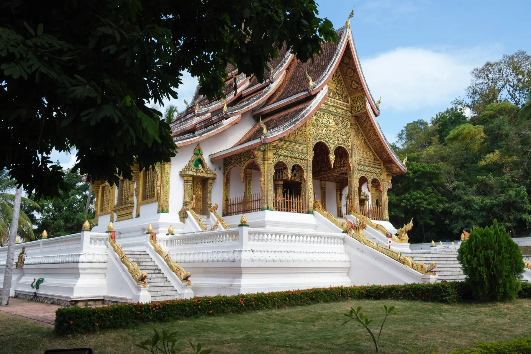 Temples in Laos, photograph 3